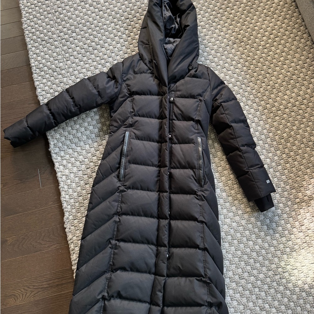 Women's Black Hooded Puffer Coat